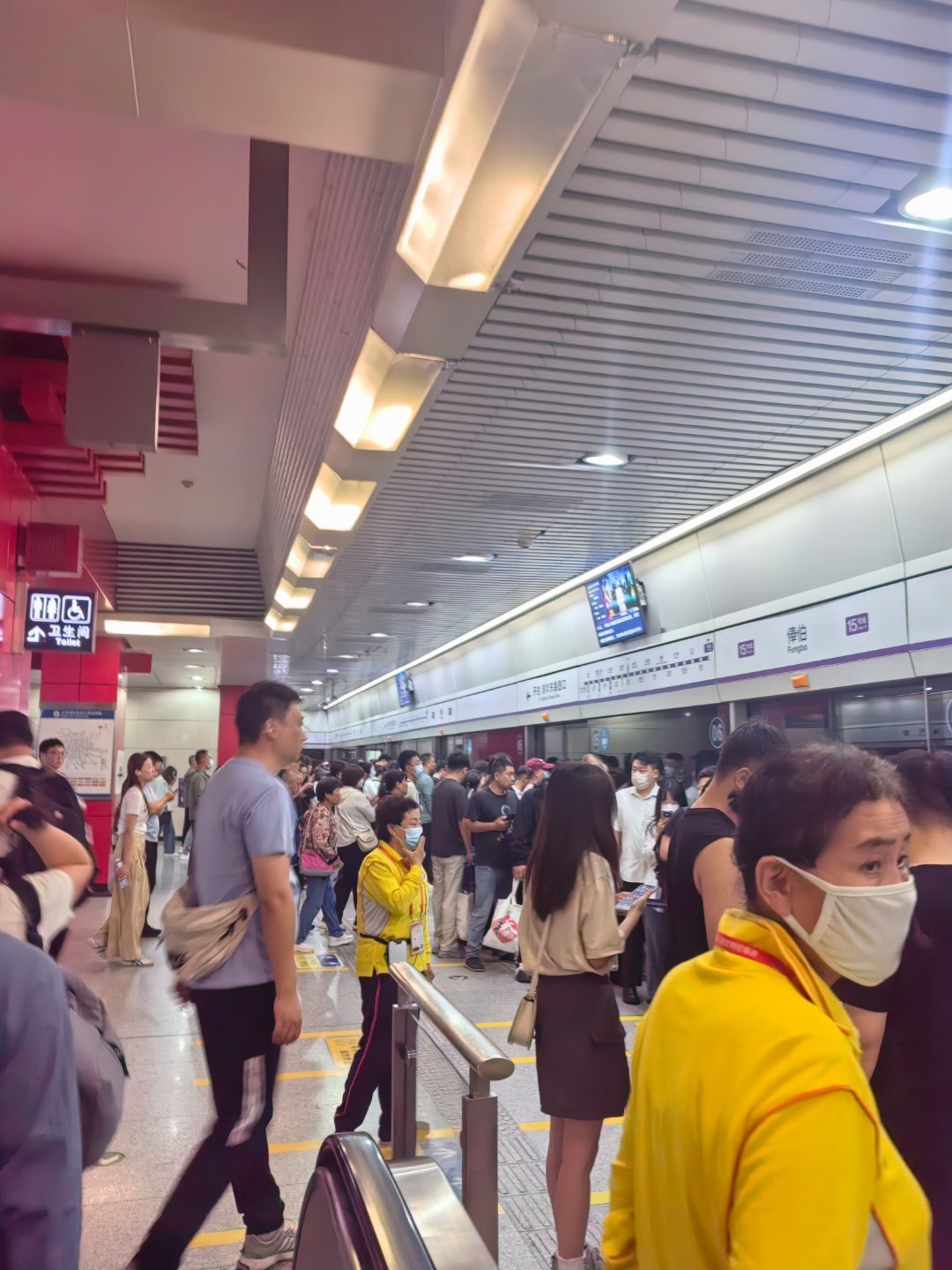 不再依赖北京地铁算长大吗？算我赶上早高峰.... 