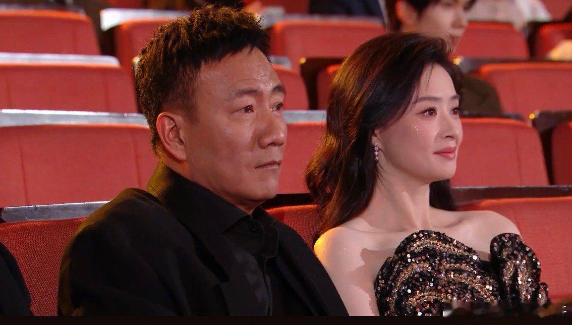 蒋欣[超话]微博视界大会 拍到老爷认真的样子和微笑的表情 ​​​