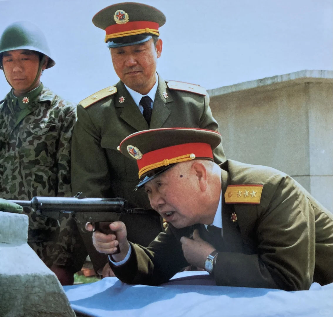 1989年5月在总参装备研究所检试武器
