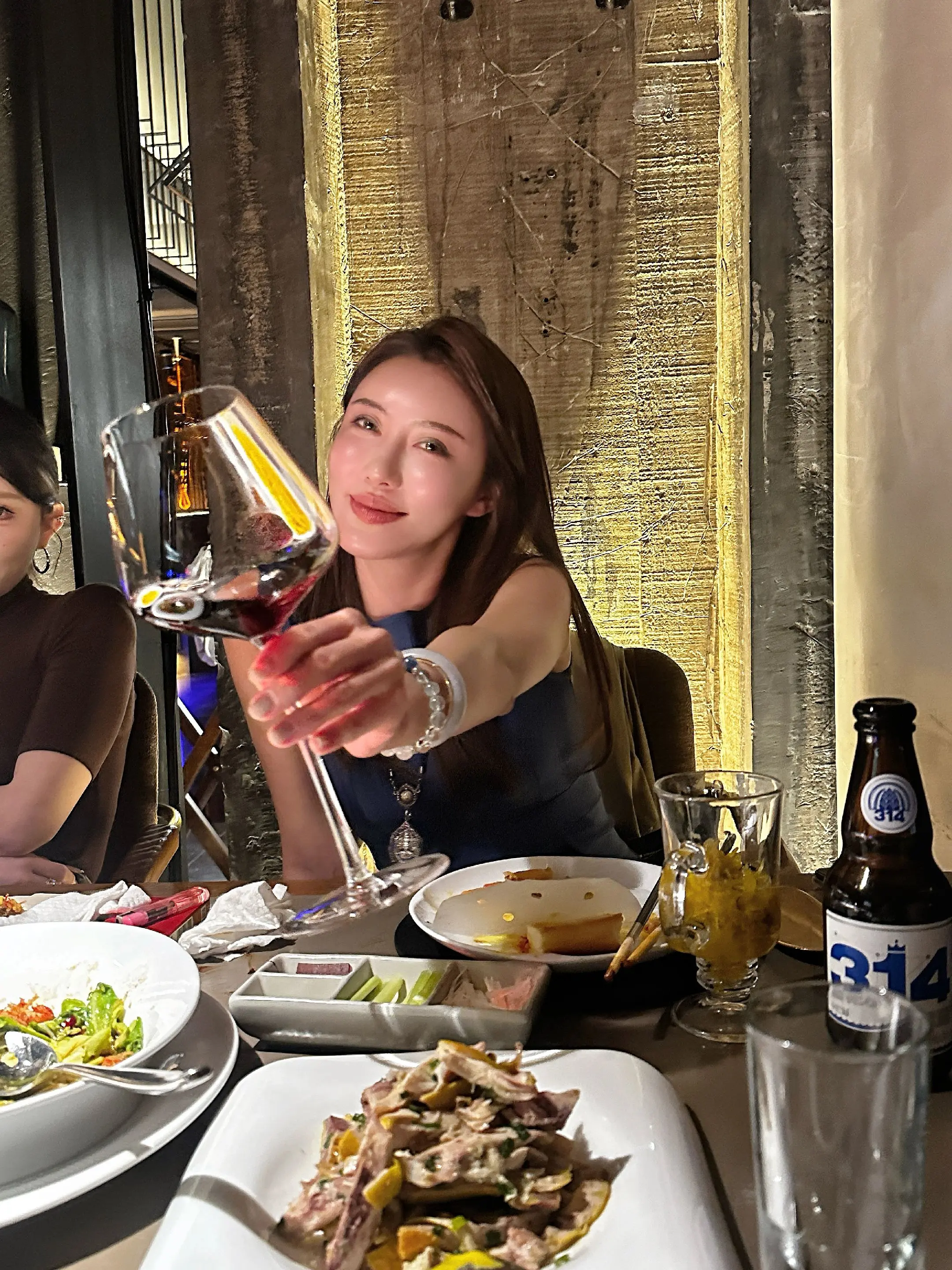 "爱情可以是选择题， 但从来不是必答题。"