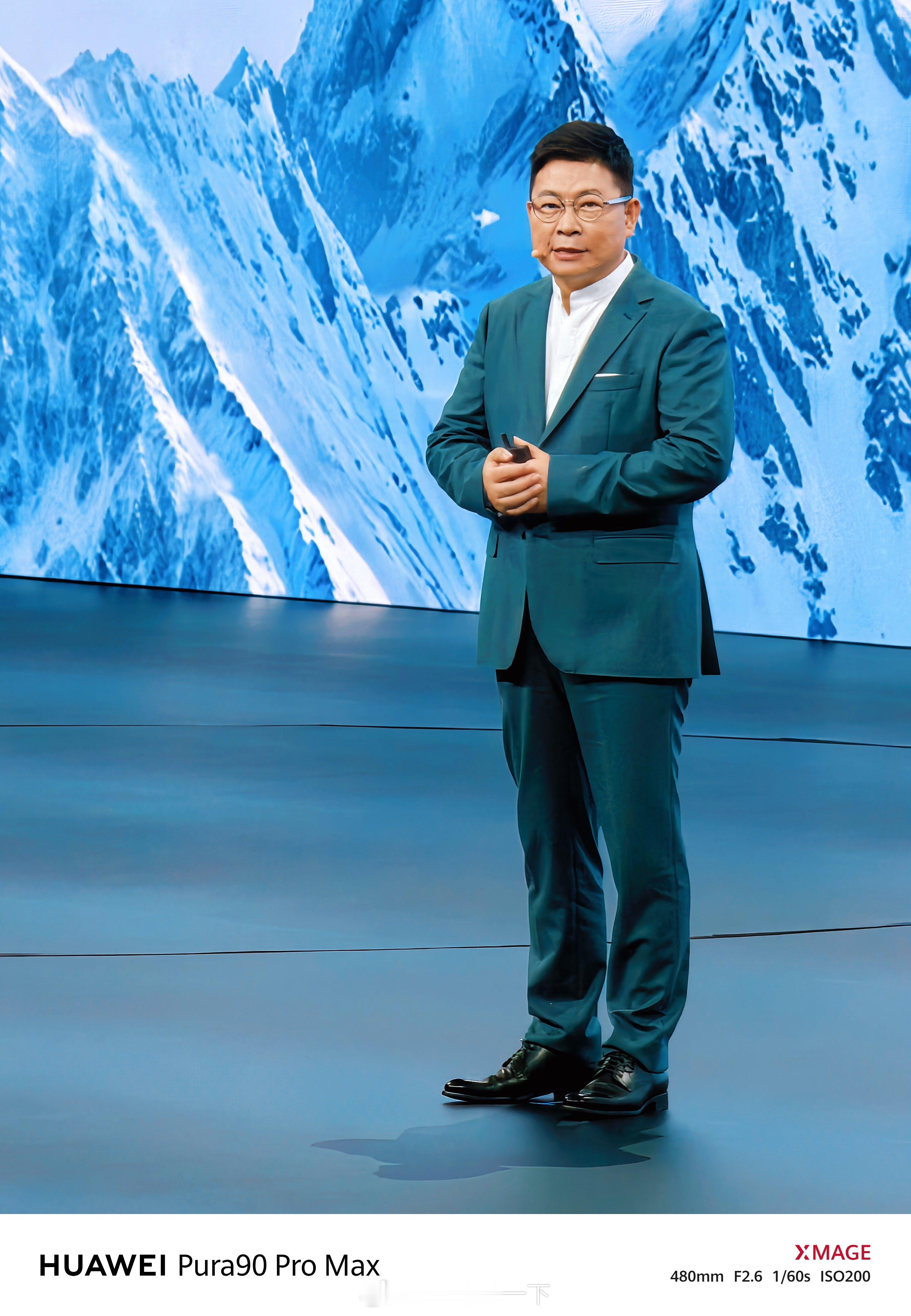 时隔两天，我又见到老余了，只不过今天我可以用华为Pura90 Pro Max拍他