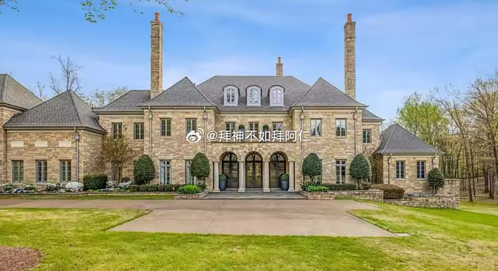 据孟菲斯房产中介信息，灰熊队核心莫兰特正挂牌出售其名下的豪宅，标价350万美元。