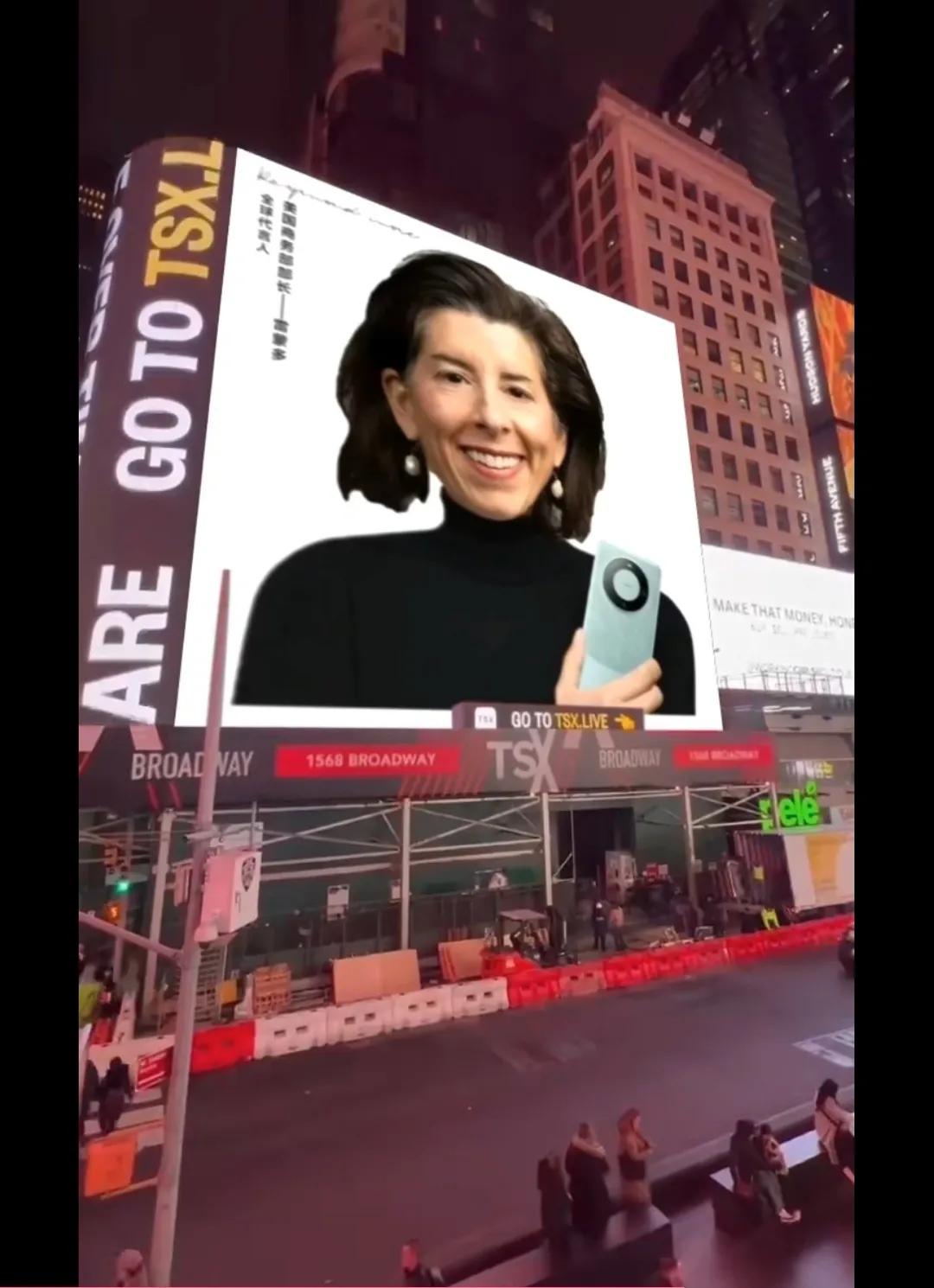 美国商务部长雷蒙多“代言”华为的广告出现在纽约时代广场，华为Mate60 por