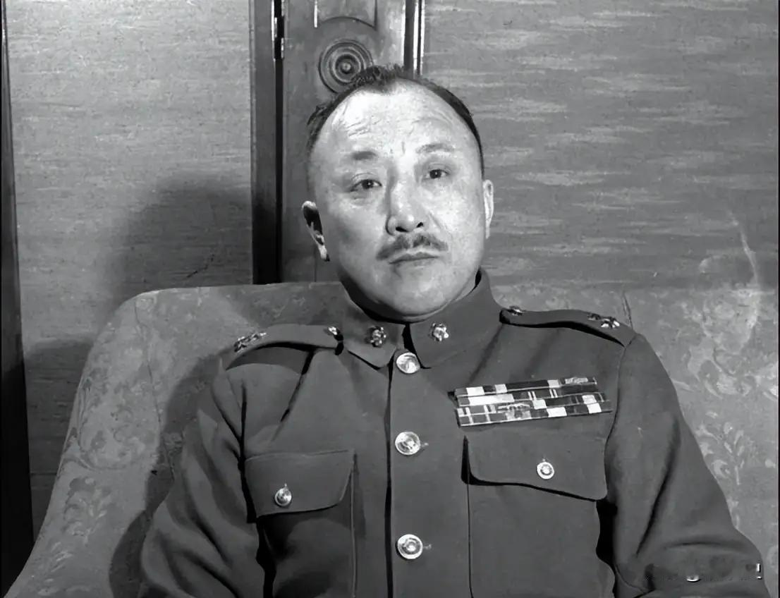 1949年，卫立煌被囚禁，李明扬在看望他时，悄悄对他说：“卫兄，你可不能去台湾，