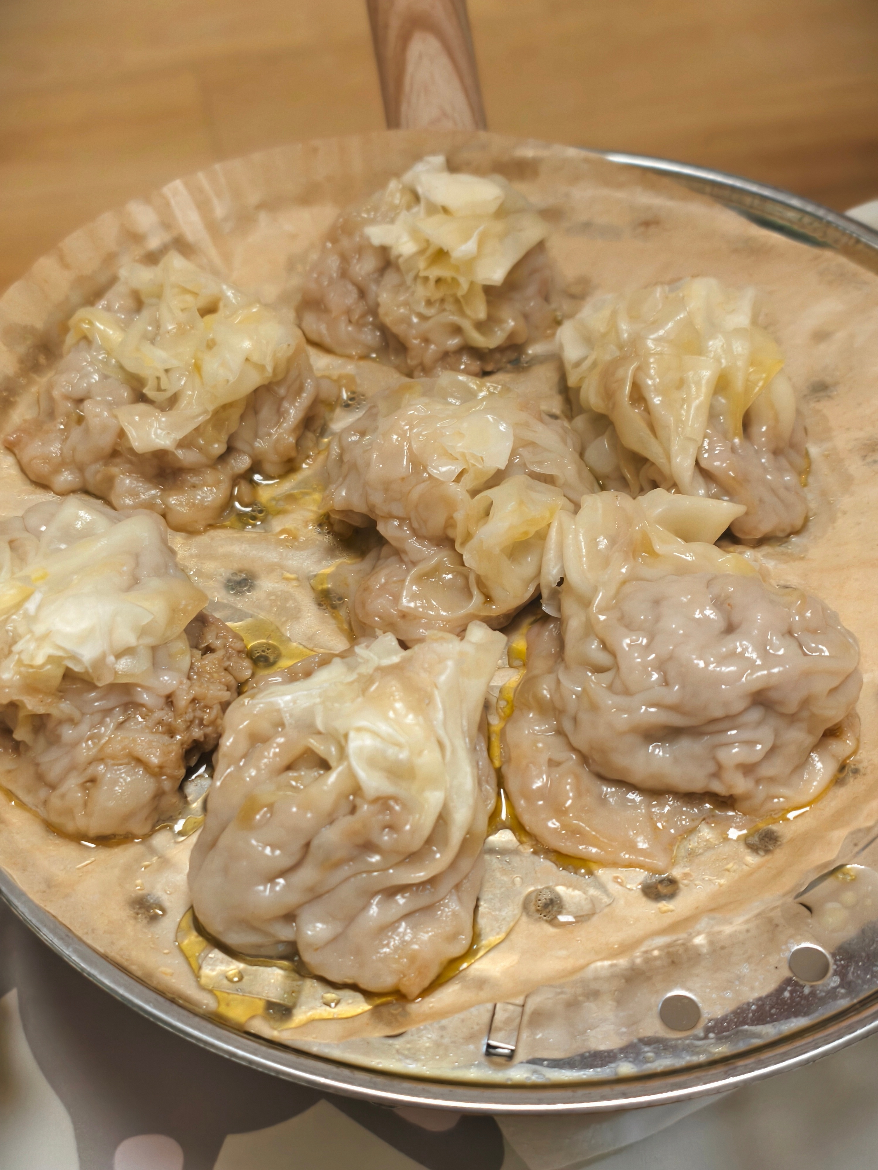 来内蒙朋友家炫饭了牛肉烧卖！咸奶茶！猪肉酸菜粉条！茄辣西！炖羊肉！炫了半碗米饭?