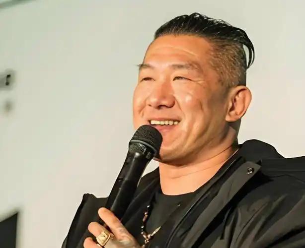 看到一个帖子，台湾馆长说:“国民党打内战，输给了共产党，被赶到台湾来，在岛内又被