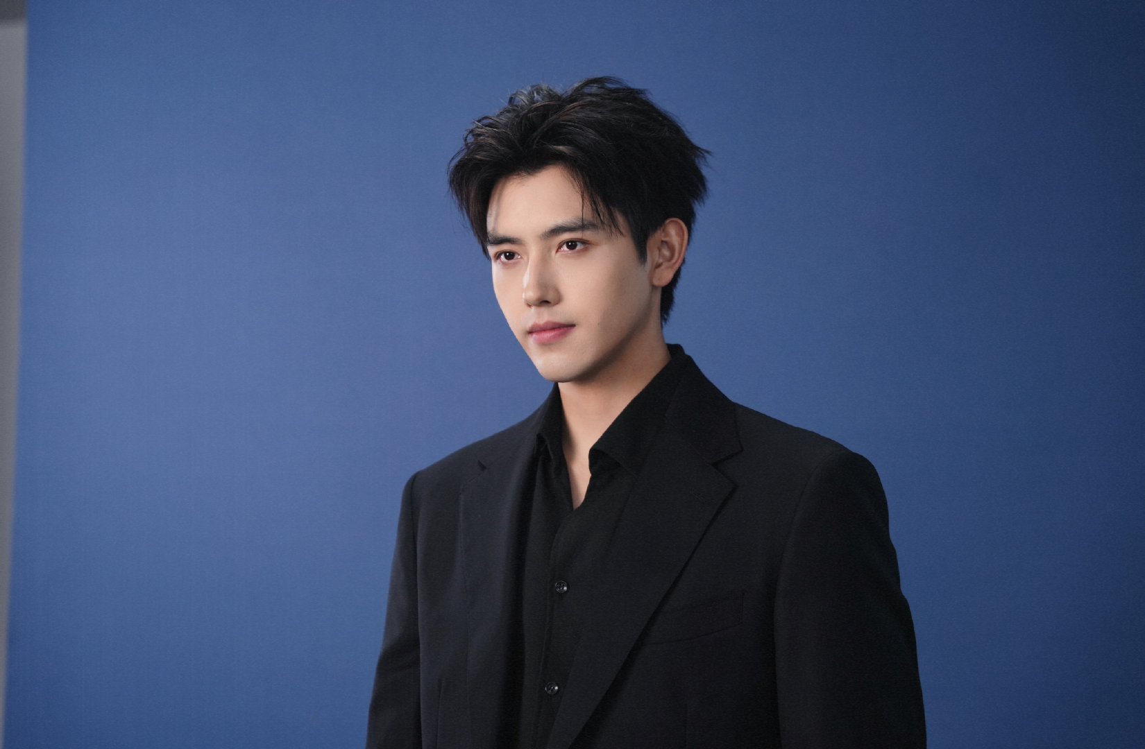 陈飞宇不是阿瑟是A瑟 陈飞宇不是阿瑟是A瑟西装霸总vs白衬衫男大，咱就说真的不管