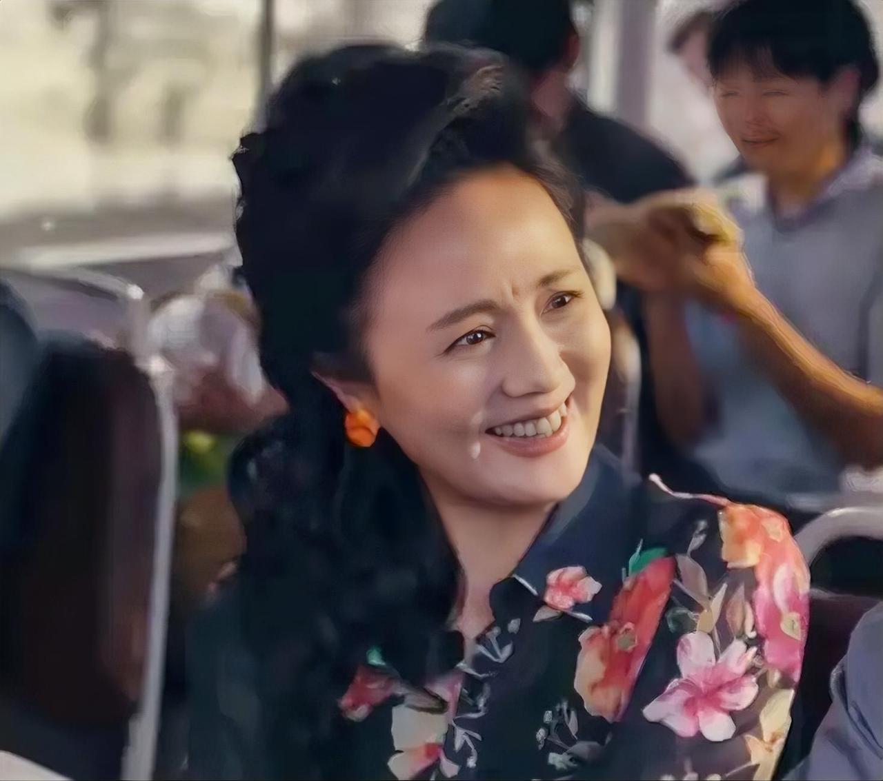 对不起，以前没那么懂你的好
《小城大事》里的高雪梅有多鲜活，
现在的我就有多愧疚