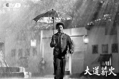 本周我一直想写篇微博纪念，毕竟六十年了。但是提起笔却又犹豫了。那就念一首诗吧！这
