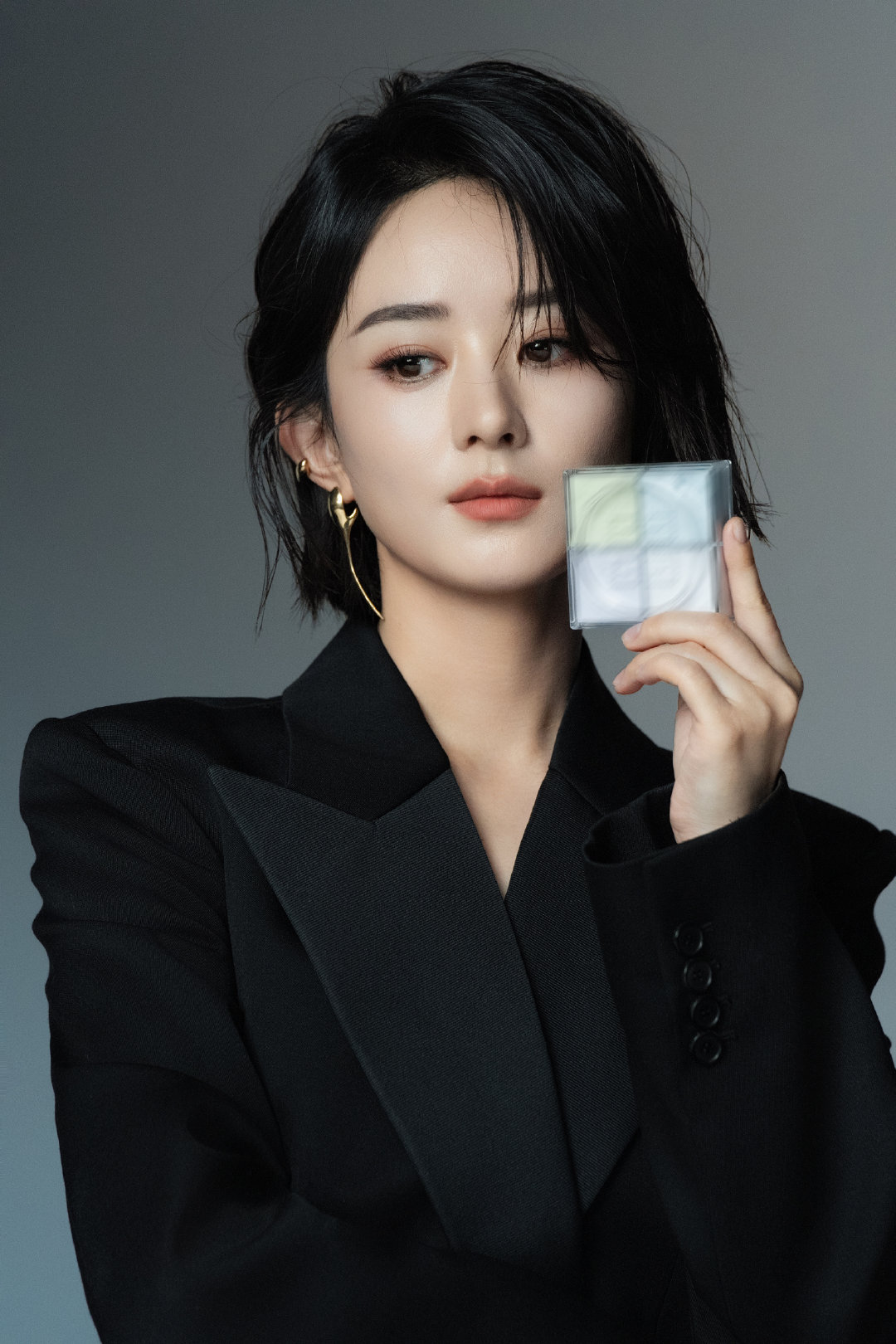 赵丽颖代言纪梵希 纪梵希全球彩妆代言人赵丽颖 都好好看！！！！！ ​​​