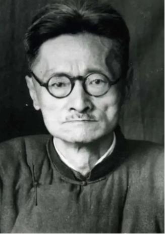 1928年，蒋介石到安徽大学视察，与时任安徽大学校长刘文典吵架，蒋介石狠狠打了刘