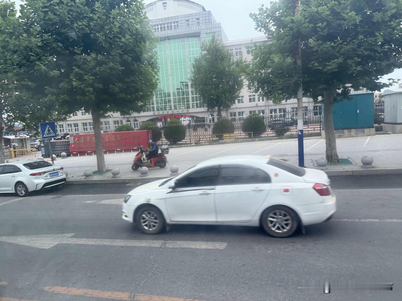 普兰店第一中学为啥在普兰店以外乡镇皮口？普兰店二中却在普兰店市区内？
谁来告诉我
