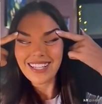 大快人心！不接受道歉，必须剥夺称号。尽管她辩解是因头痛揉眼，仍引发巨大争议。芬兰