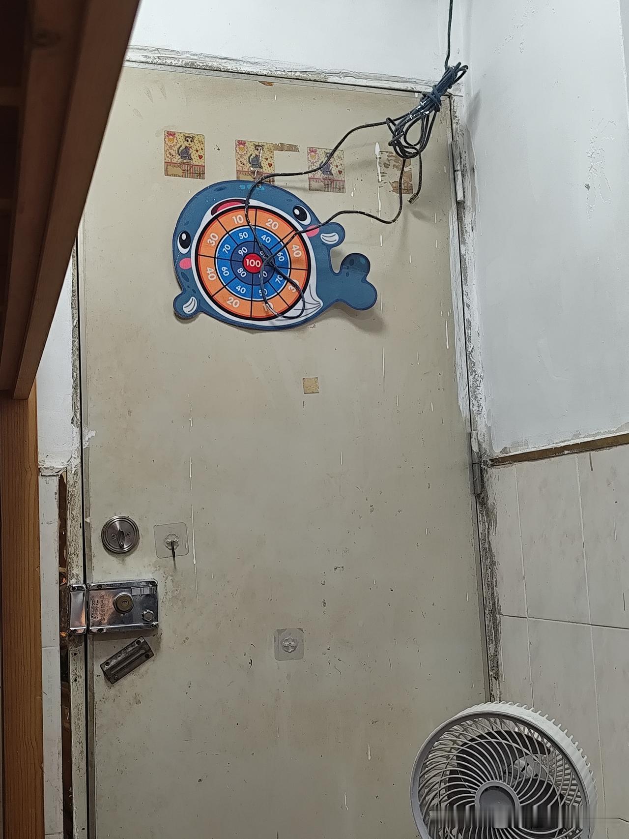 现在我不想着什么自由，也不想着舒不舒服，也不在乎别人对我的看法，我只想挣到钱，存