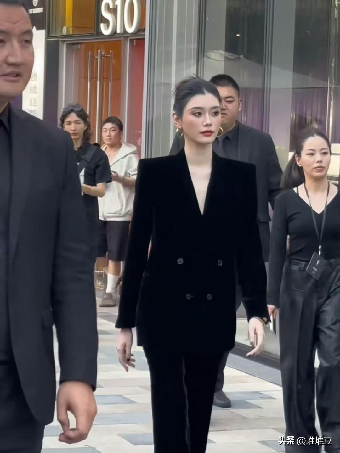 为什么奚梦瑶的黑，那么突出？

原来，黑色和黑色真的不一样的！