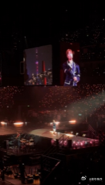 李宇春有求必应 李宇春真的太会宠粉啦！粉丝喊出想听《沐月光》的愿望，她嘴上说自己