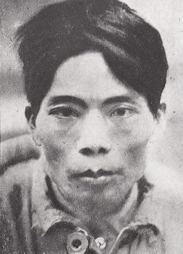 1932年，琼崖红军独立师师长王文宇带领部队浴血奋战，身边只剩下最后一名警卫员王