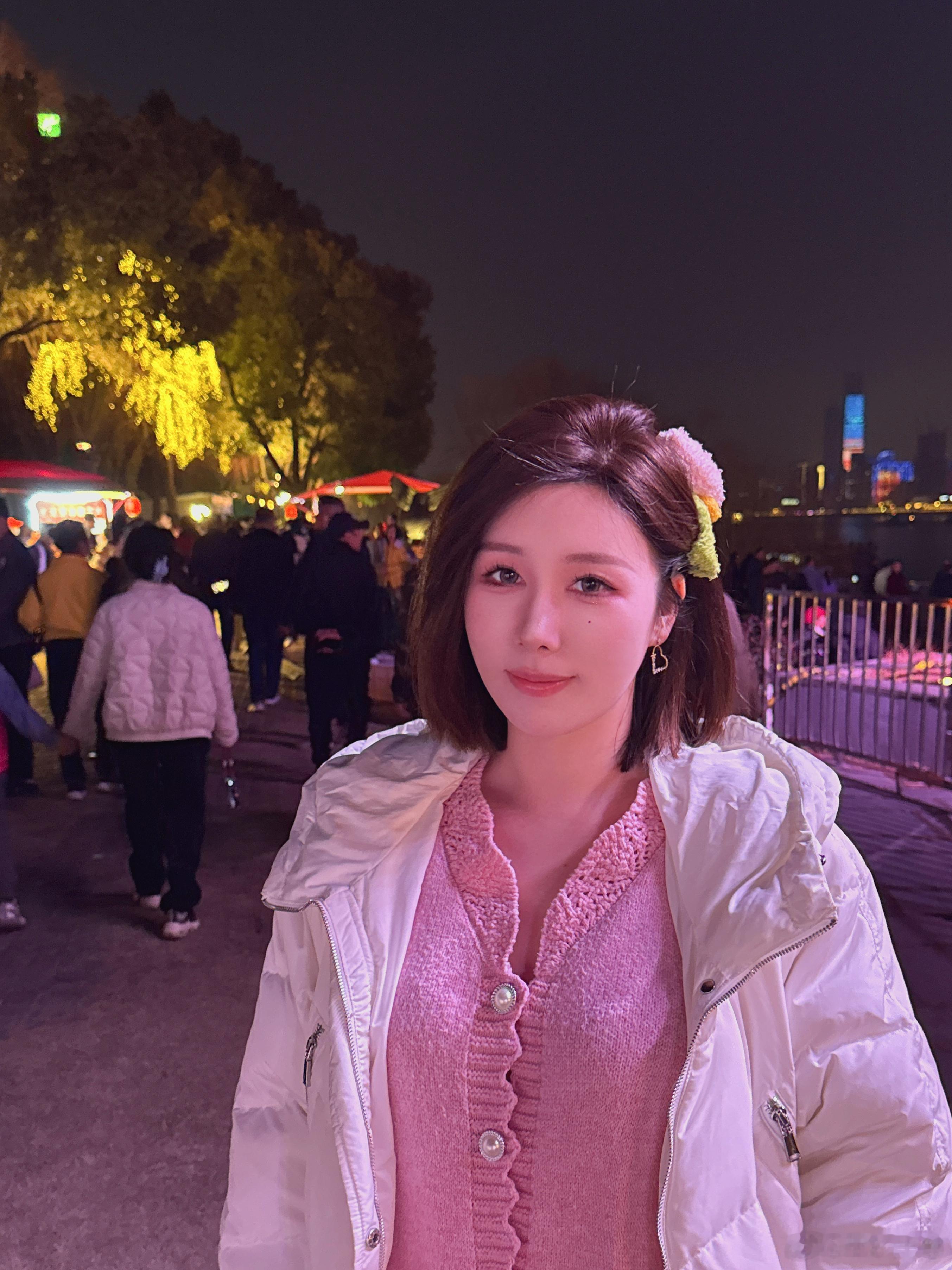 我负责记录花灯妈妈负责记录我