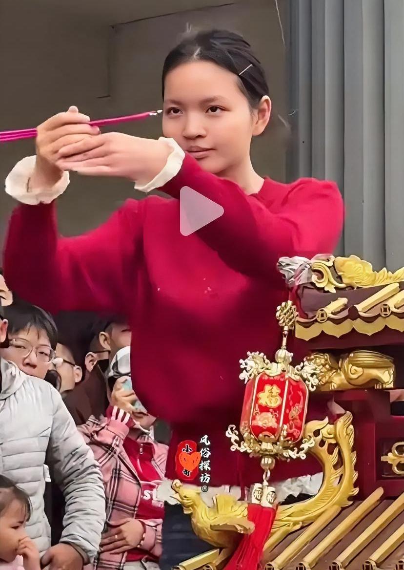 隔壁村这桩荒唐事，看得人直接冷笑。

50万。一个所谓的大老板，硬要砸这笔钱给1