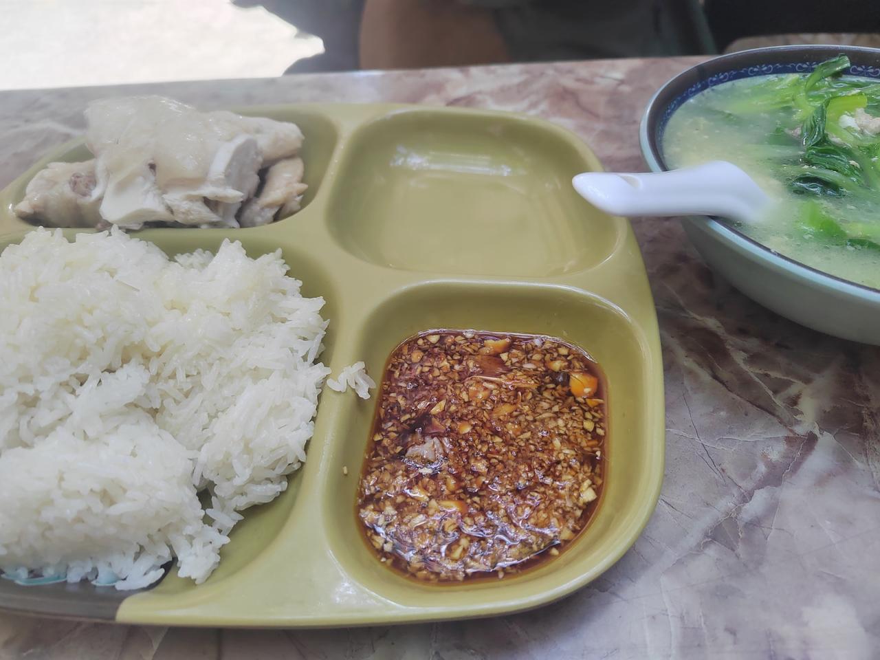 来深圳大芬尝一份家乡美食。