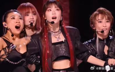 张月看到分数愣了好久张月苦尽甘来一曲 Camera Ready 拿下亮眼票数，张