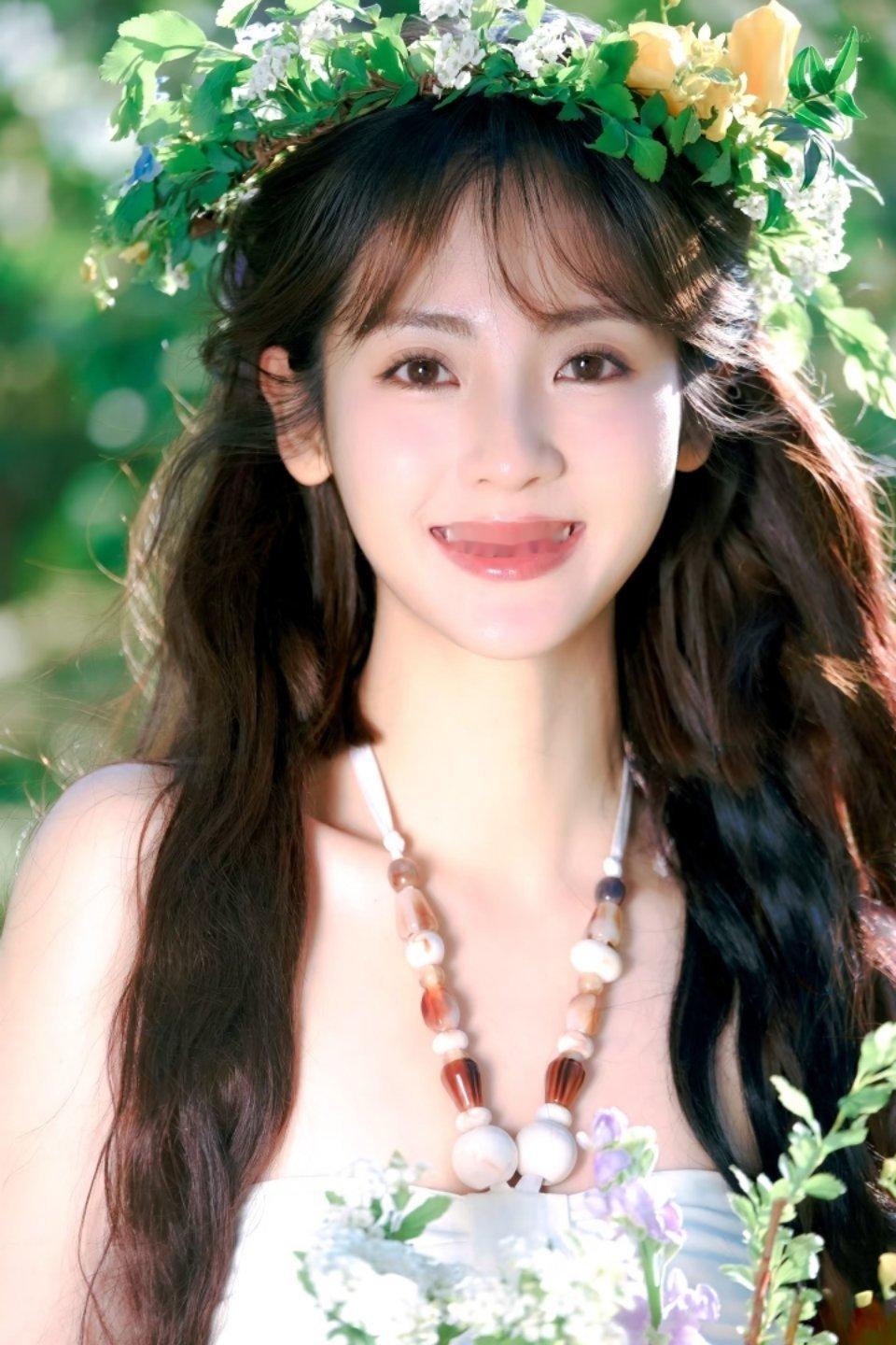 邢菲黑长直冷御感氧气少女变成冷脸御姐了，每一次看到邢菲都有惊喜，她一直在打破定义