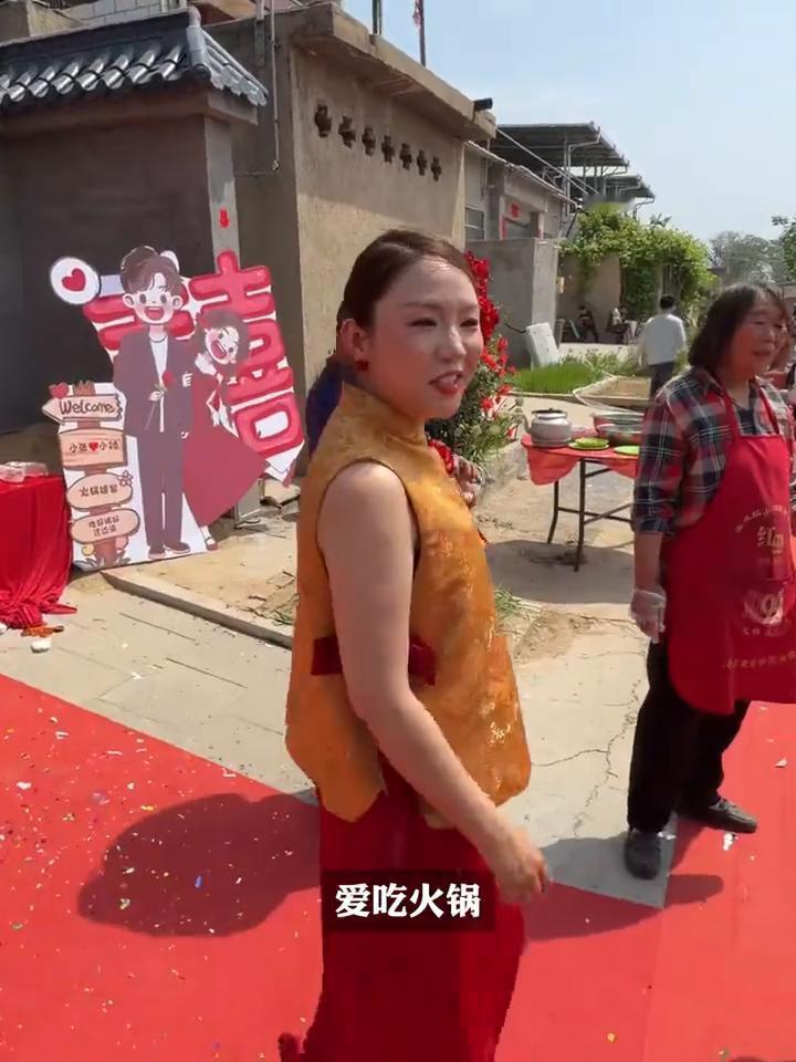 你有没有发现00后这代人对婚礼的定义早已改变，曾以为婚礼就应追求体面，活成别人眼