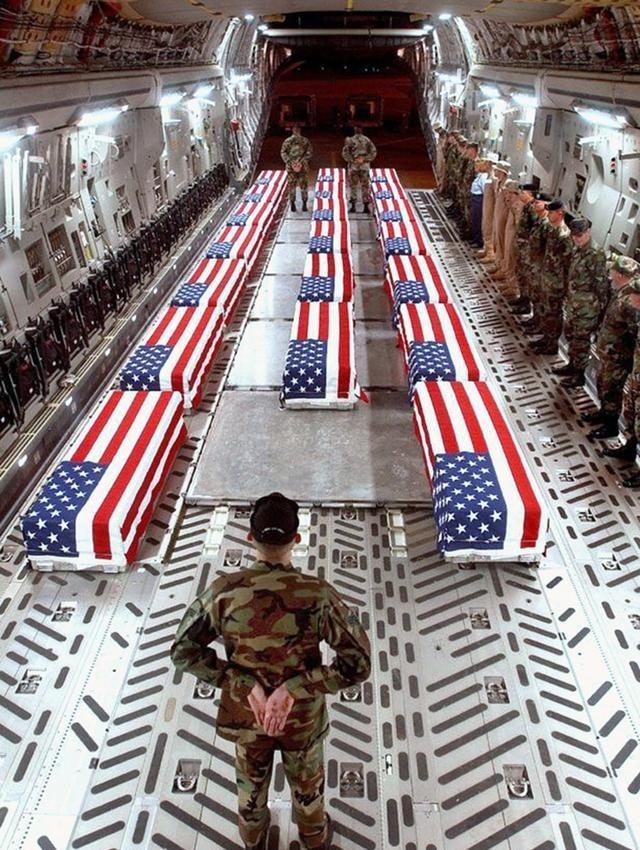 美以联手干掉伊朗最高宗教领袖哈梅内伊，给伊朗出了天大难题。伊朗也不是吃素的，直接