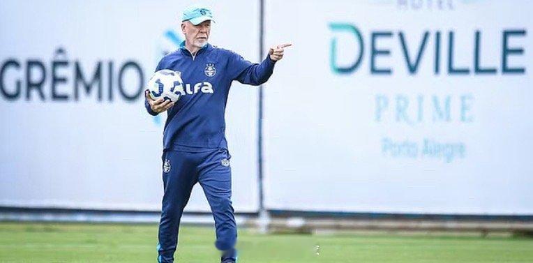 搬运足球情报，给足球爱好者们提供帮助格雷米奥VS达伽马1格雷米奥近期新增3名一线