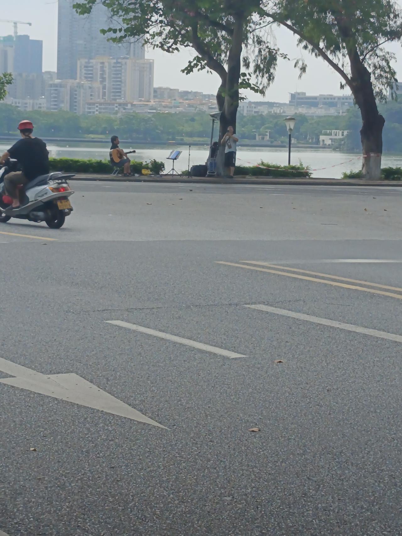 我终于知道了
为什么肇庆是个人杰地灵的地方
拥有两个5a级风景区
却依然有这么多