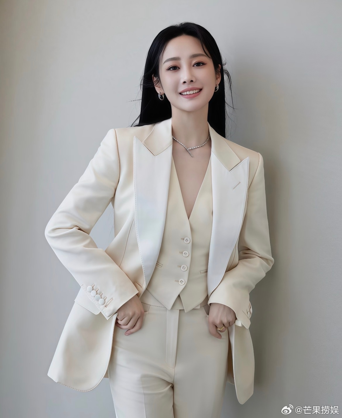 偶遇李纯马頔牵手散步姐好美快点出新综艺啊啊啊啊李纯