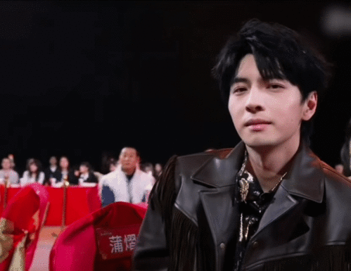 蒲熠星是等比例长大的吧 谁懂啊！蒲熠星童年照和现在对比，简直是复制粘贴长大，脸蛋