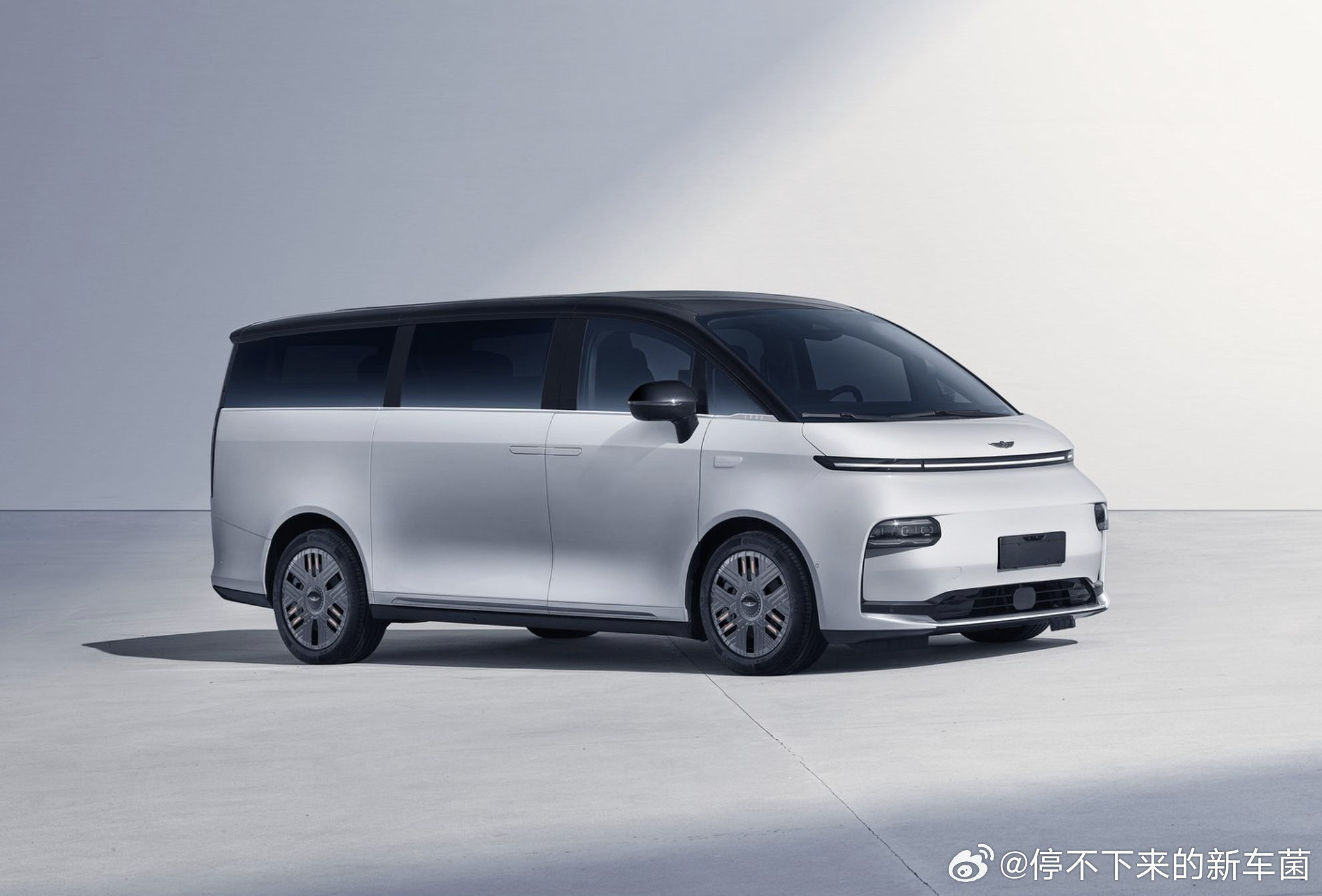 #这是你要的潮车吗# 吉利LEVC品牌全新MPV——翼真Xspace，据传内部代