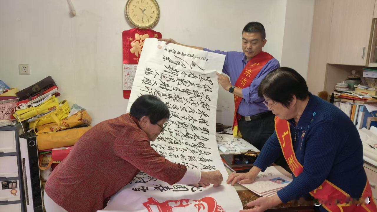 11月24日上午，初冬的羊城阳光和煦，广东好人、红棉老兵联合会秘书长、暨南大学穗