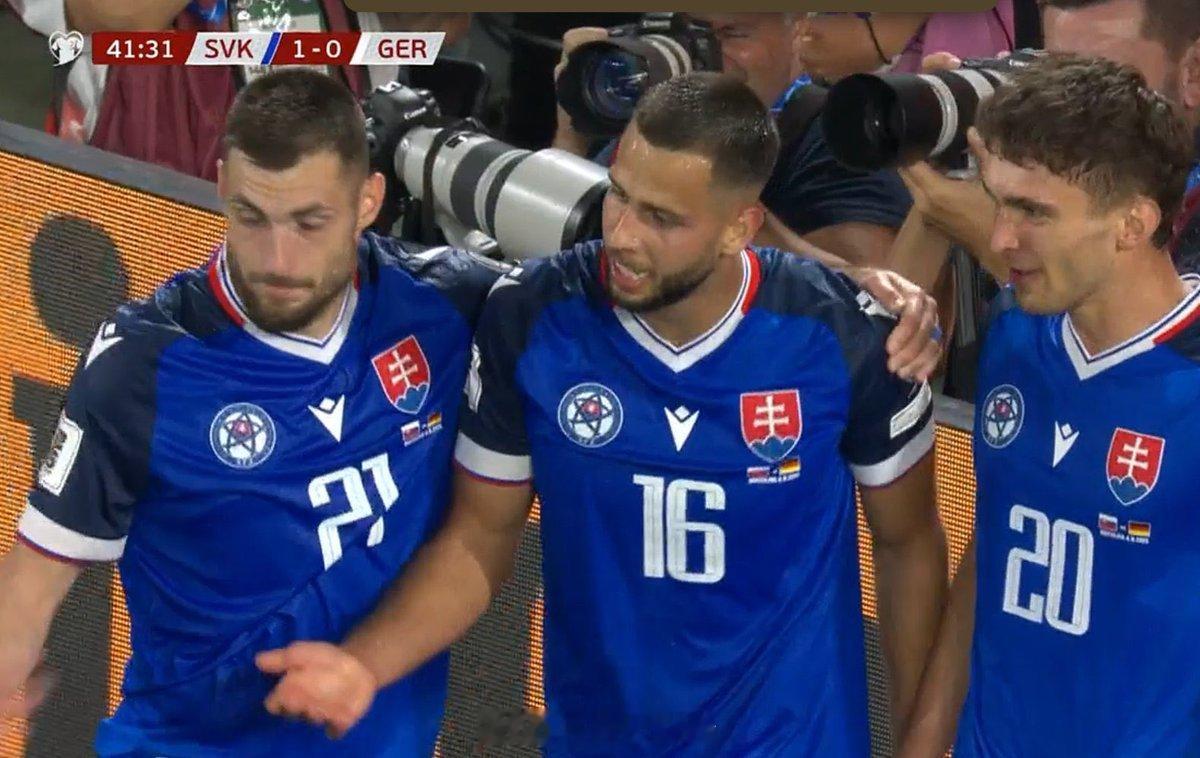 斯洛伐克对阵德国的世预赛，汉茨科打进一球，帮助球队战胜德国。 ​​​