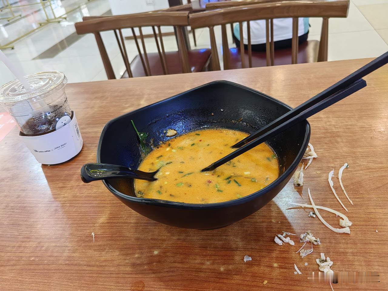 我的味蕾极为敏感，虽不算挑剔，但食物的好坏、新鲜与否，尝过之后便能立刻知晓。
 