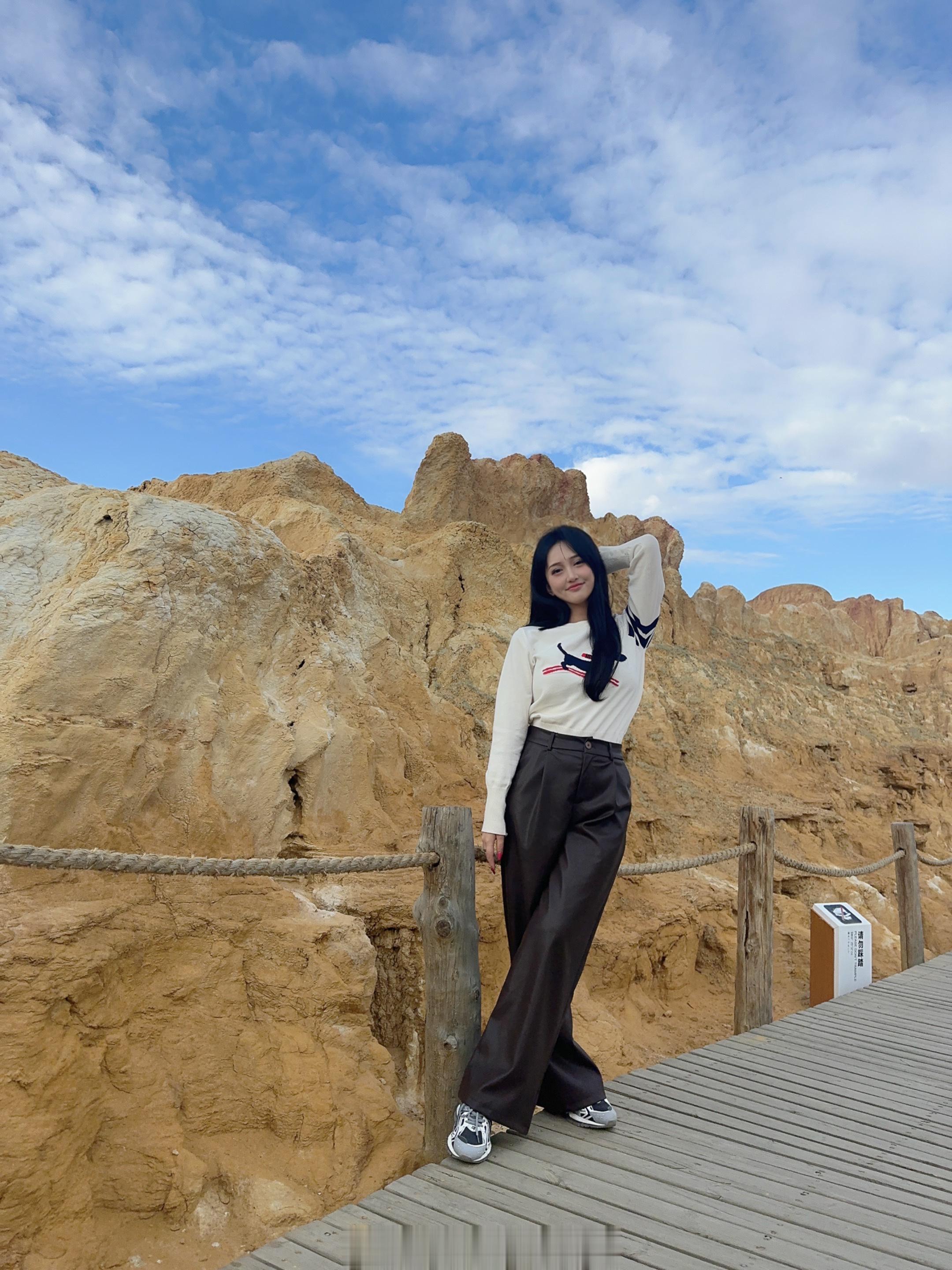 美女开心我妈和我阿姨看起来和我闺蜜一样[doge]  ​​​