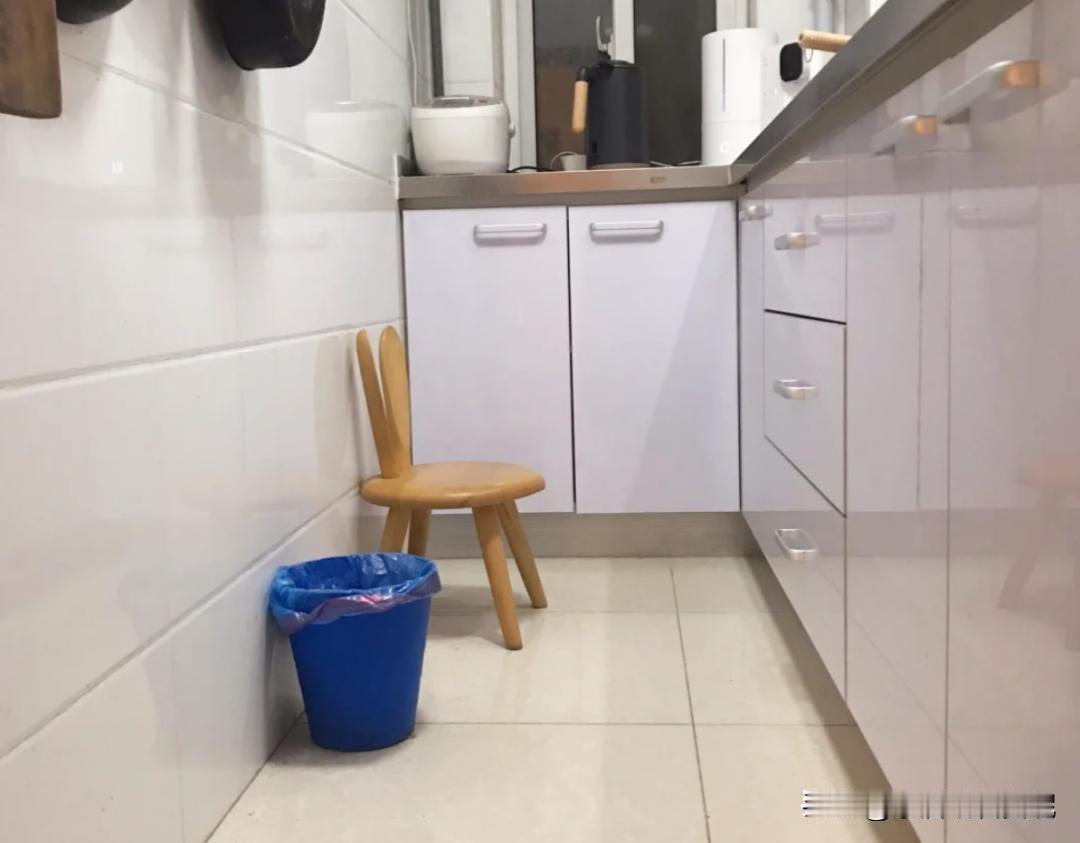 为啥现在没人做厨房吊柜了？听了过来人的分析后，我才恍然大悟🔥
曾经装修，厨房吊