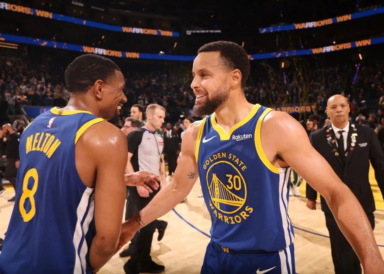 库里和梅尔顿合砍30分俩人命中率高达52%  投篮23中12  三分14中6  