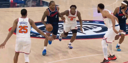 势不可挡
现在小卡给人的感觉就是根本防不住，他对篮球的控制力确实无人能及！
像这