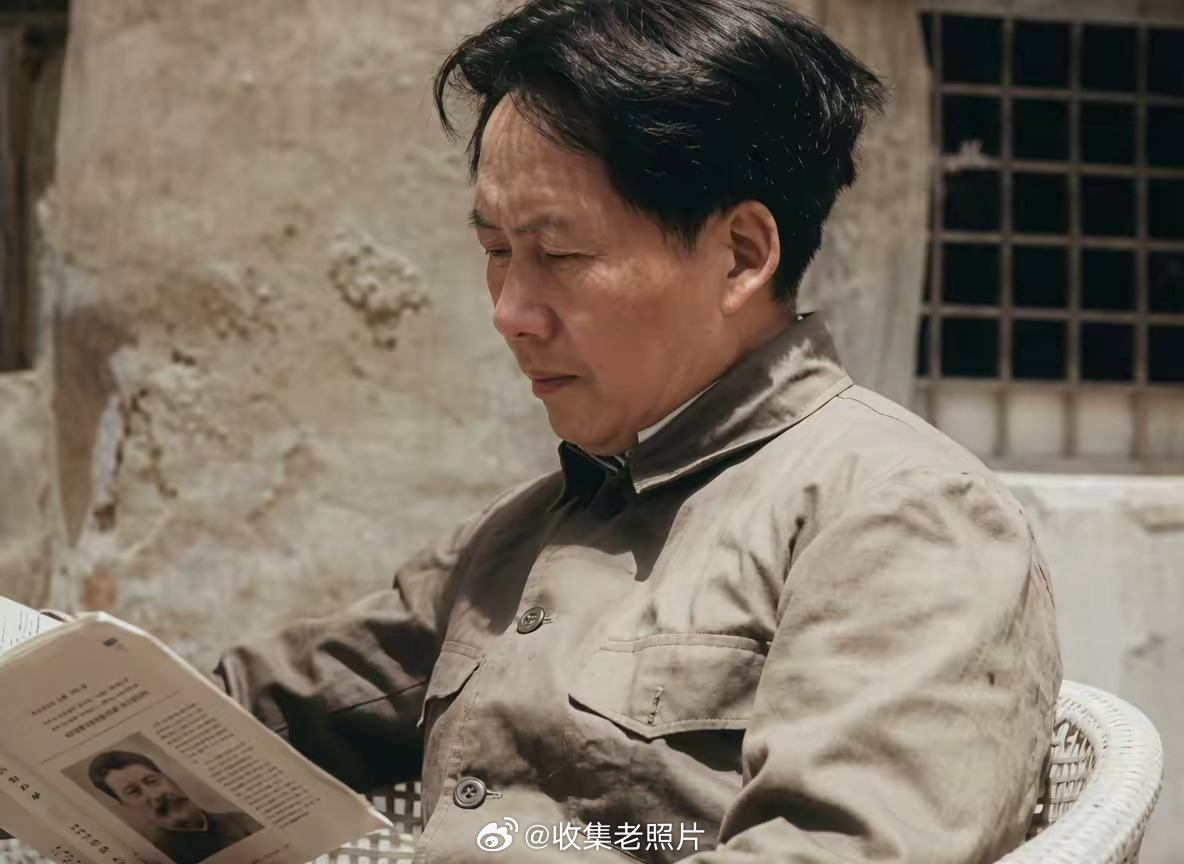 1938年，窑洞里起草《论持久战》的伟人。🌹 