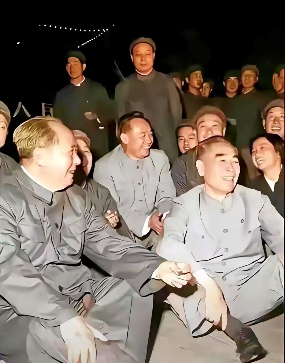 这张照片拍摄于1964年，地点是北京人民大会堂剧场，核心事件：
当年豫剧《朝阳沟
