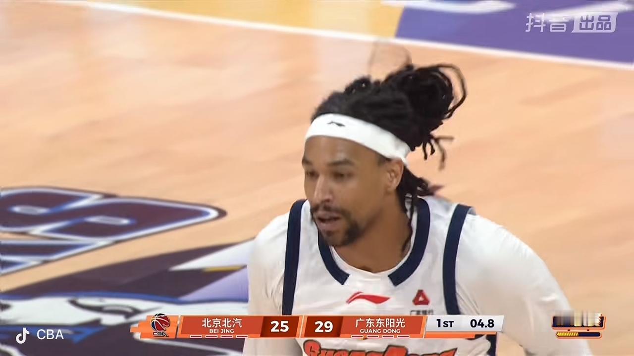 非常精彩的京粤大战开始了！

        在刚刚结束的北京北汽男篮主场迎战广