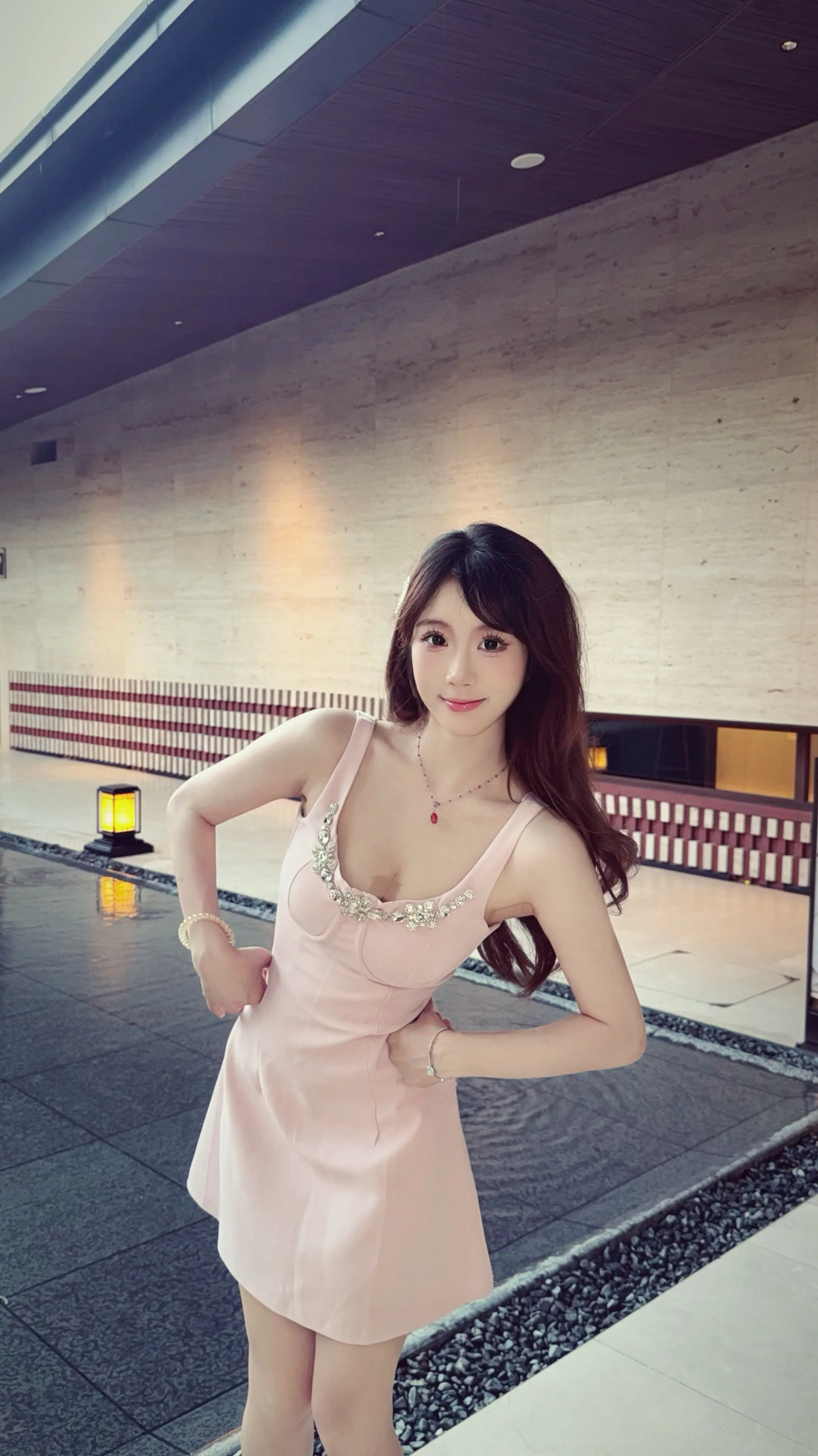 你还讨厌上物质女人了 你有物质吗 物质女人看得上你吗