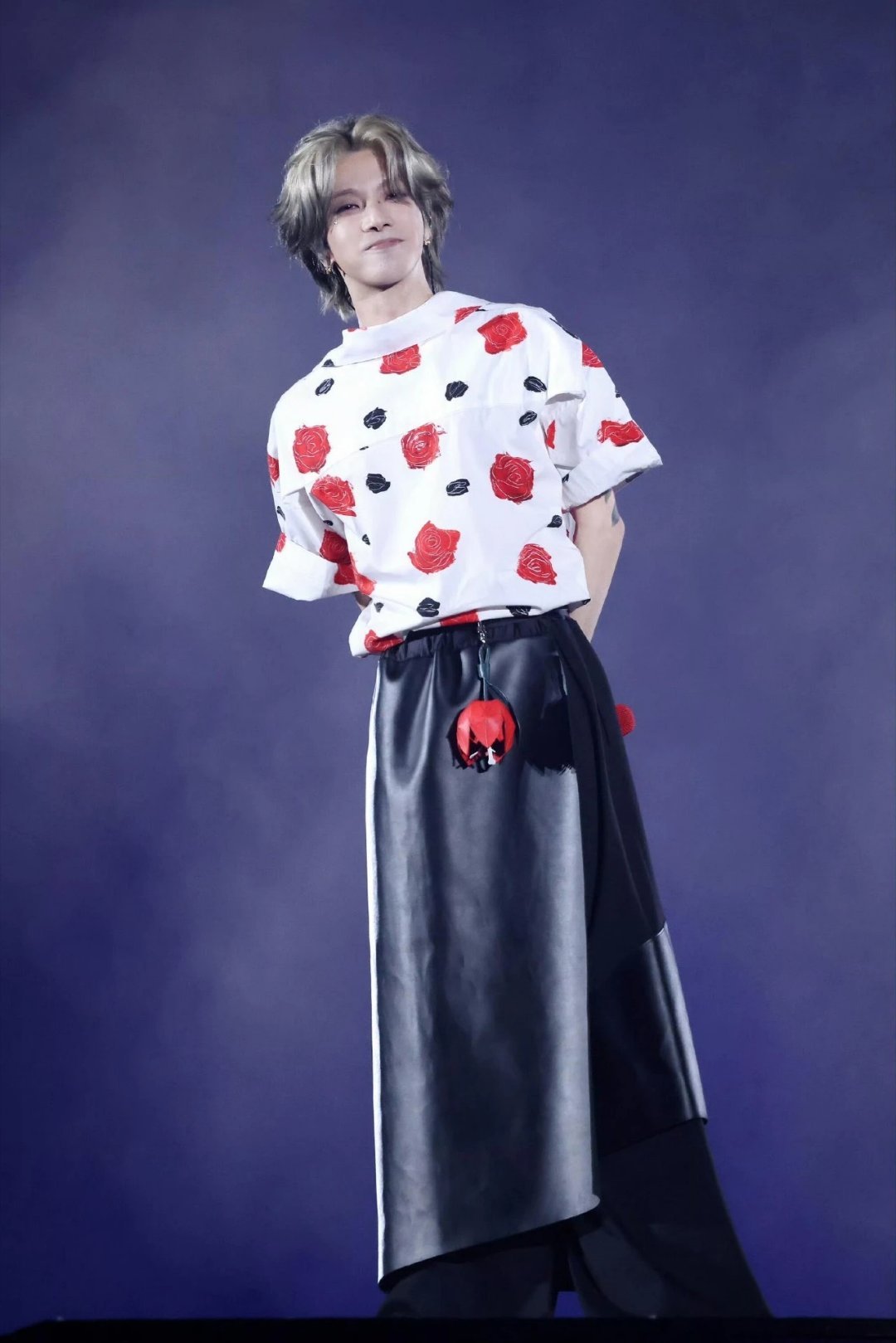 这居然是华晨宇 📷华晨宇你有这样的妆造进入内娱华晨每次在演唱会上的时尚妆造，都