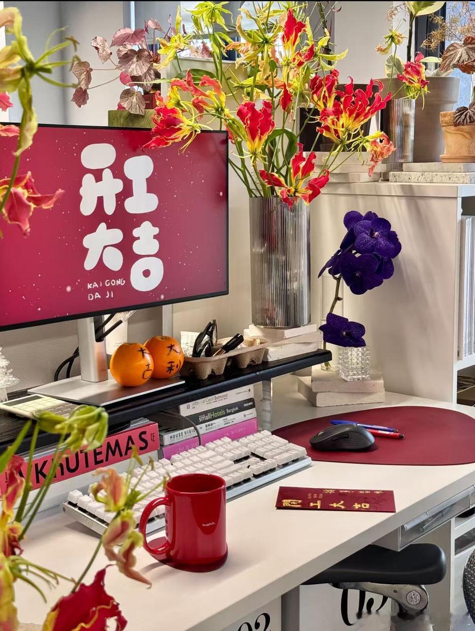 终于又和饭搭子在工位重逢了，开工第一件事当然就是商量午饭吃啥了~搭子表示必须接这