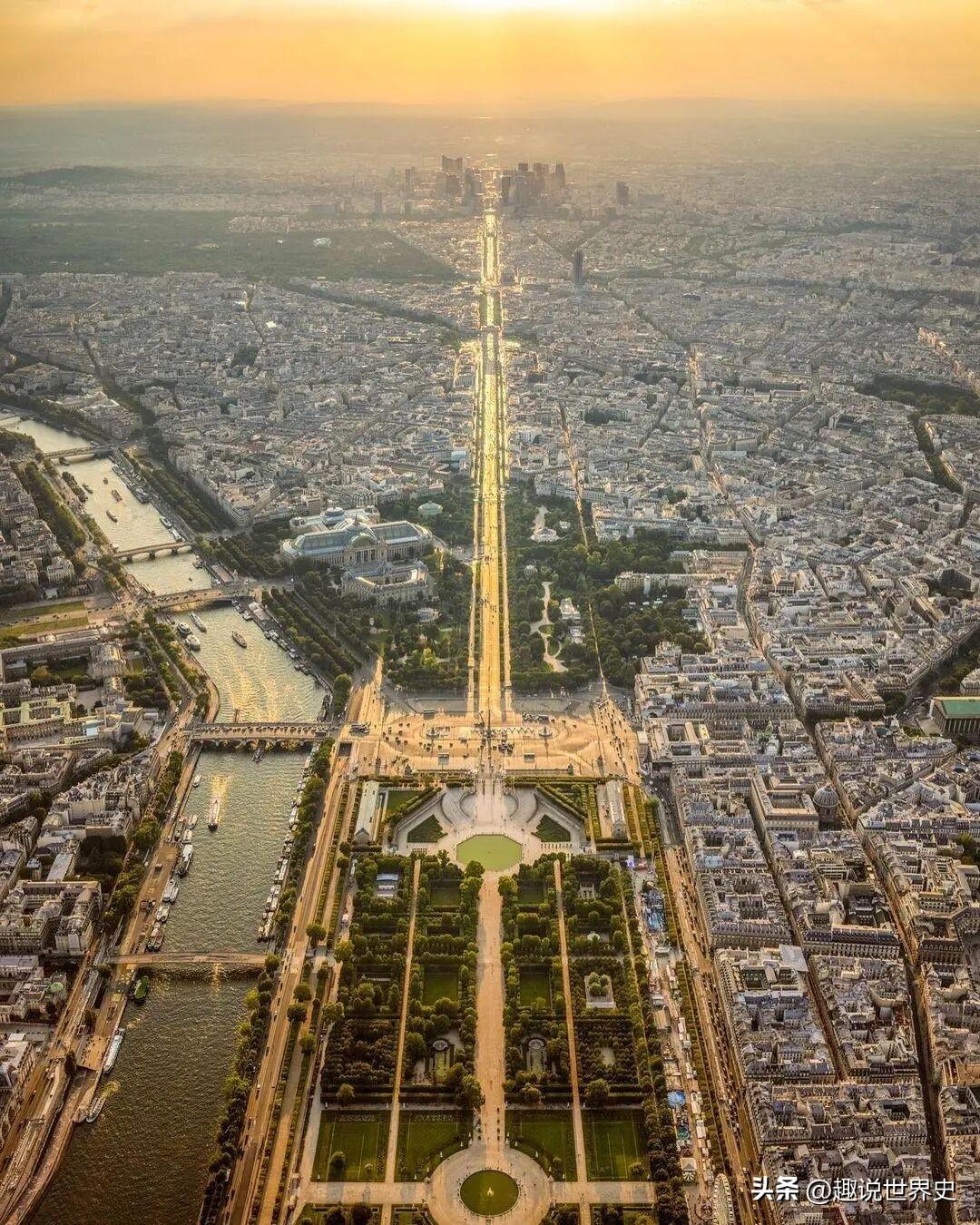 历史老照片：上世纪的法国巴黎航拍照
原来巴黎最壮观的不是凯旋门等著名地标，而是像