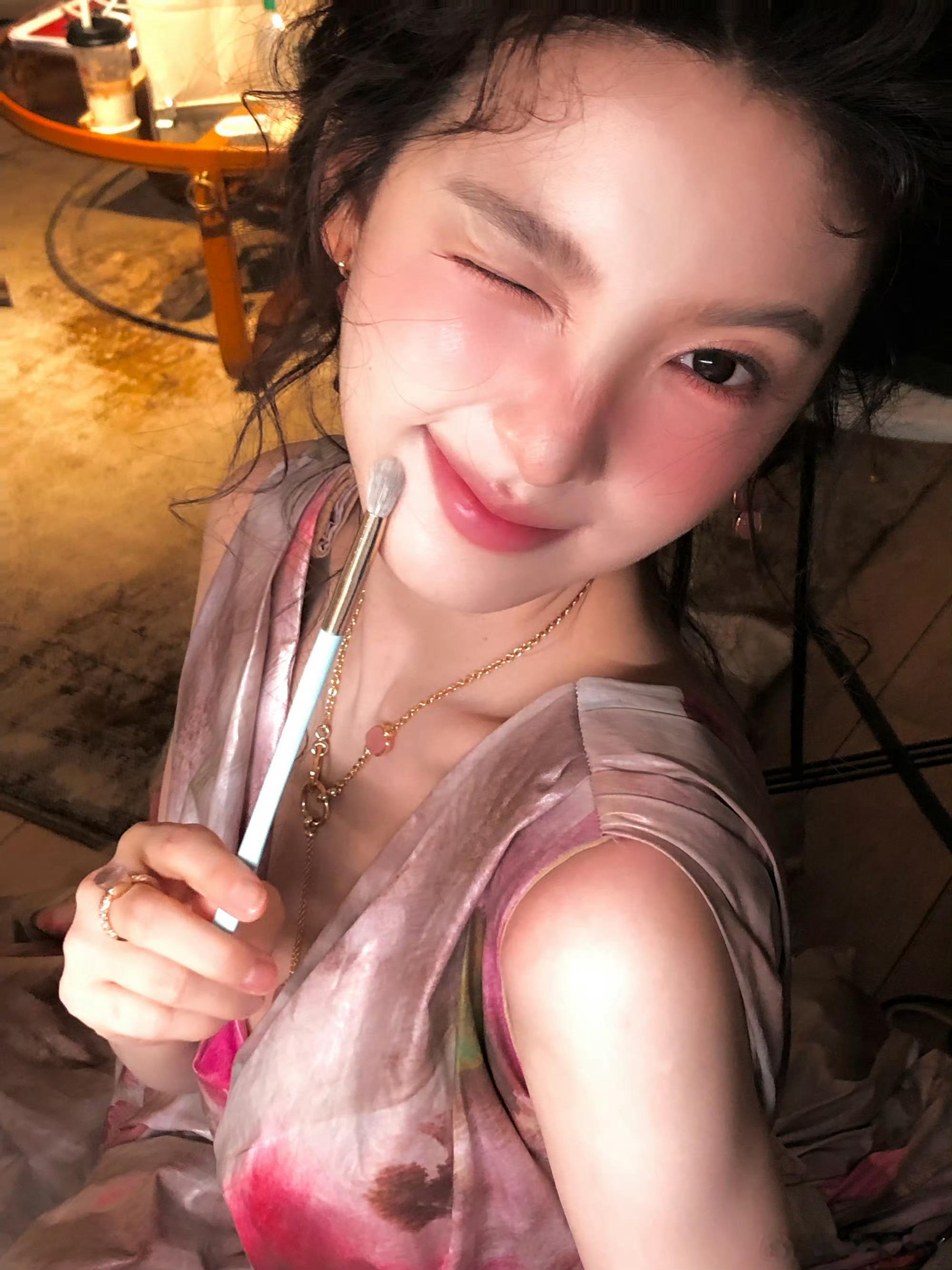 章若楠想把你和时间藏起来 zrn章若楠沈千盏荒芜的平原开满玫瑰，你来时花已绽放无