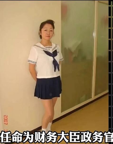 高市早苗把60岁的白坂亚纪任命为财务大臣政务官，是财务省管钱袋子的三把手。
白坂