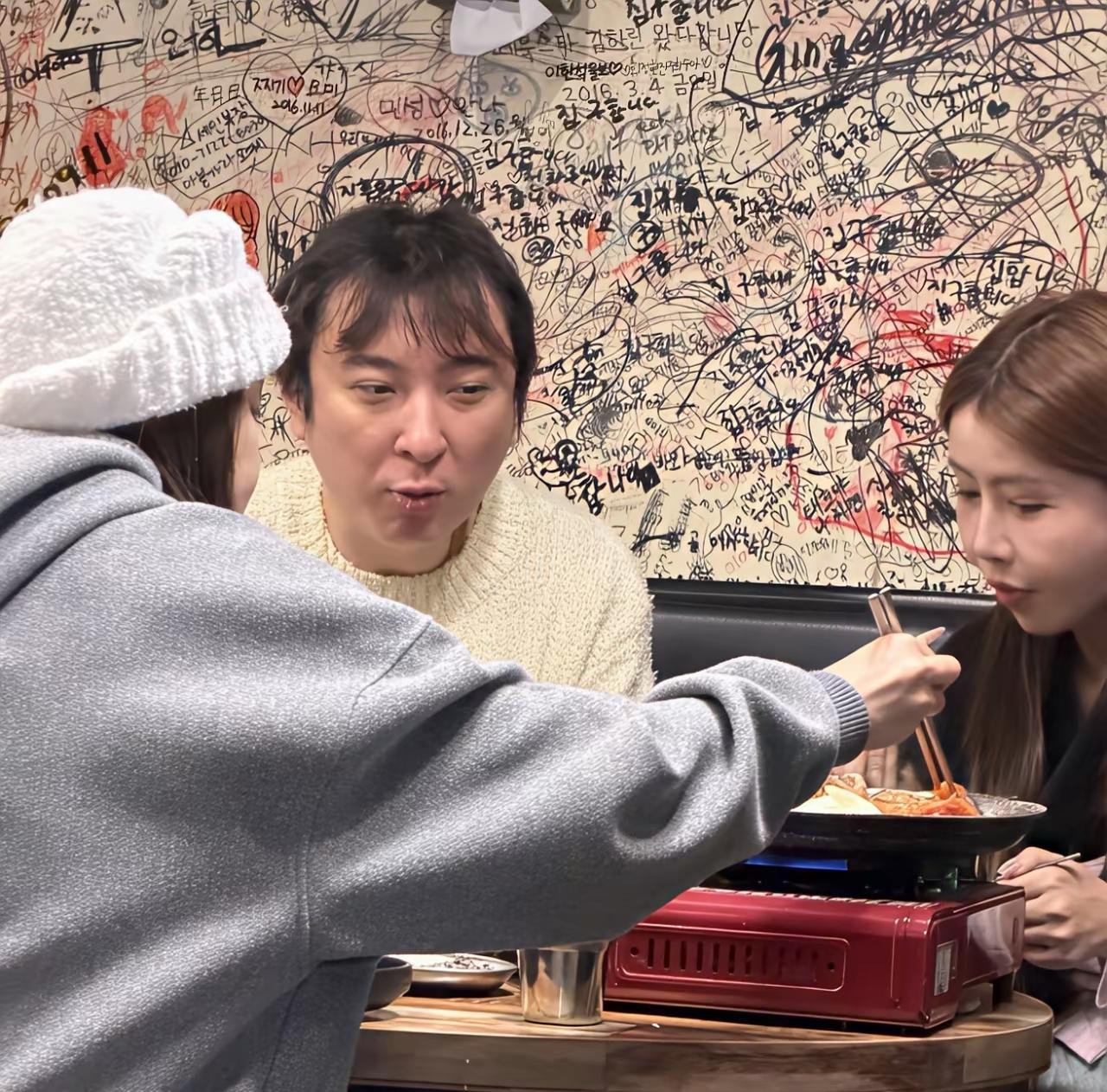 这背景太颓废了！